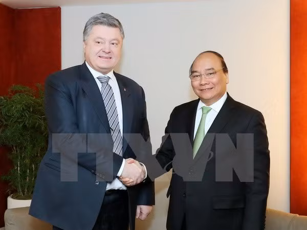 阮春福总理出席“在第四次工业革命中加强管理强度”的讨论会 ảnh 1