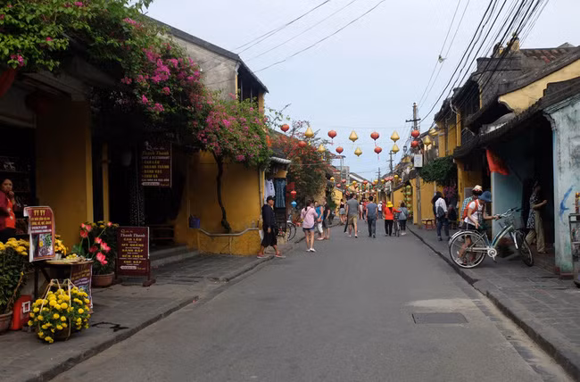 越共中央政治局发布关于将旅游业发展成为经济支柱产业的决议 ảnh 1