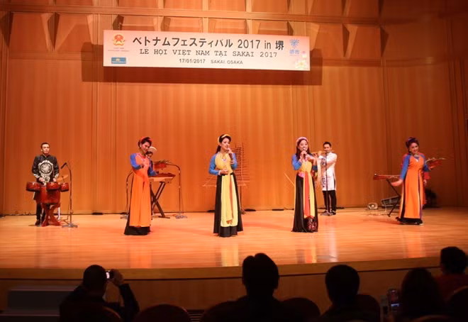 “2017年堺市越南春节”文艺表演活动给日本民众留下深刻印象 ảnh 1