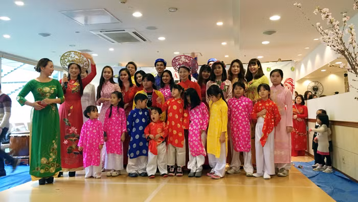 旅居日本神户市越南人举行喜迎2017年丁酉春节活动 ảnh 1