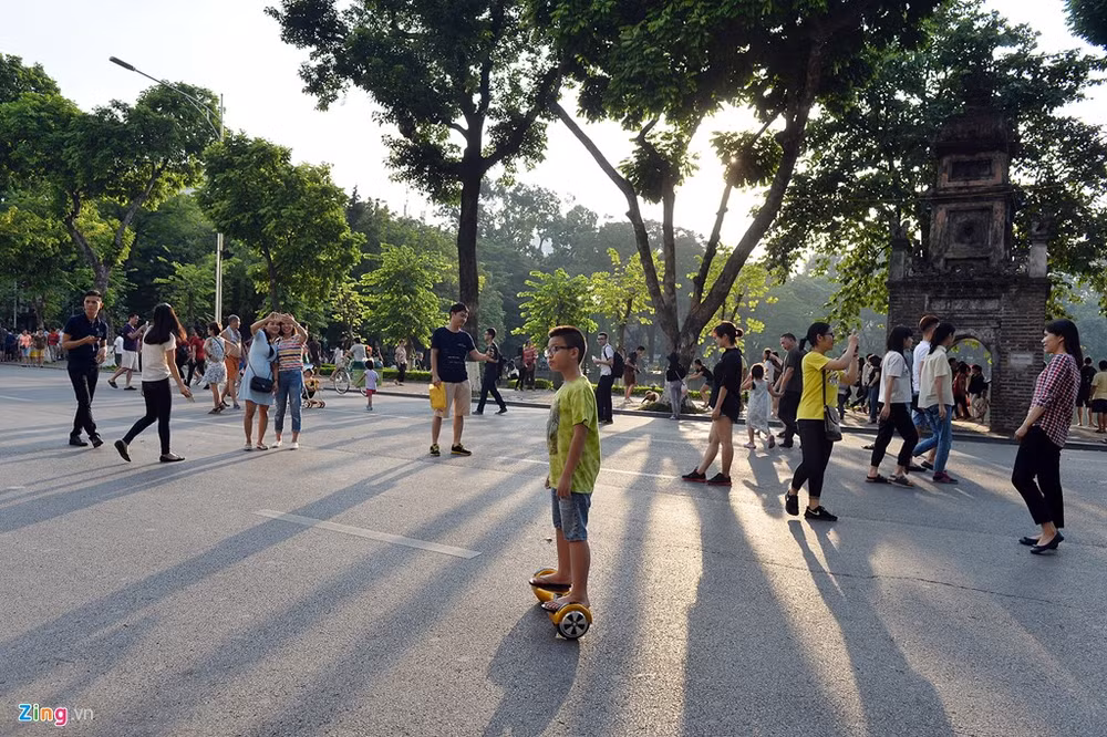 河内步行街：忘记生活烦恼的地方 ảnh 1