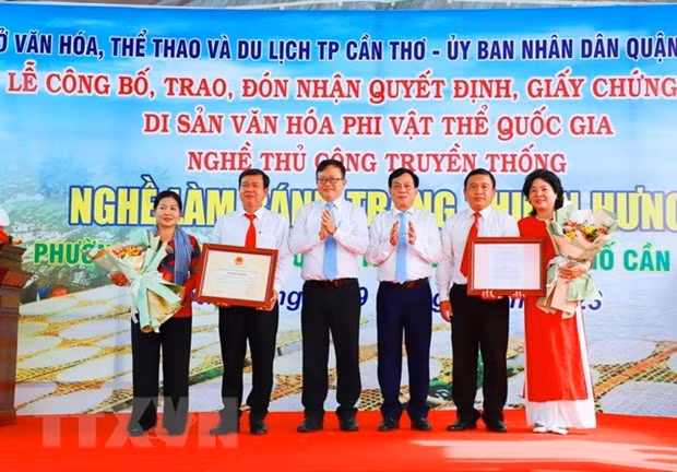 芹苴市顺兴薄饼制作技艺获列入国家级非物质文化遗产名录 ảnh 1 芹苴市顺兴薄饼制作技艺获列入国家级非物质文化遗产名录 ảnh 1