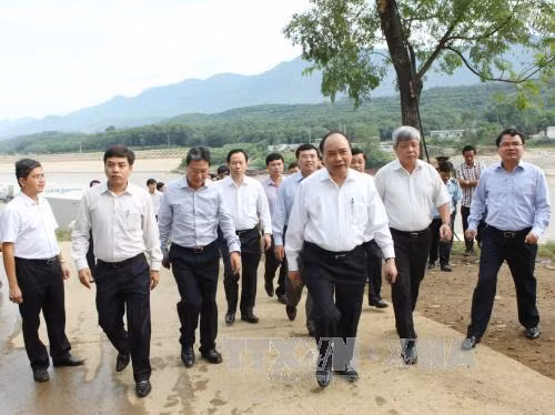 越南政府副总理阮春福赴老街省调研 ảnh 1