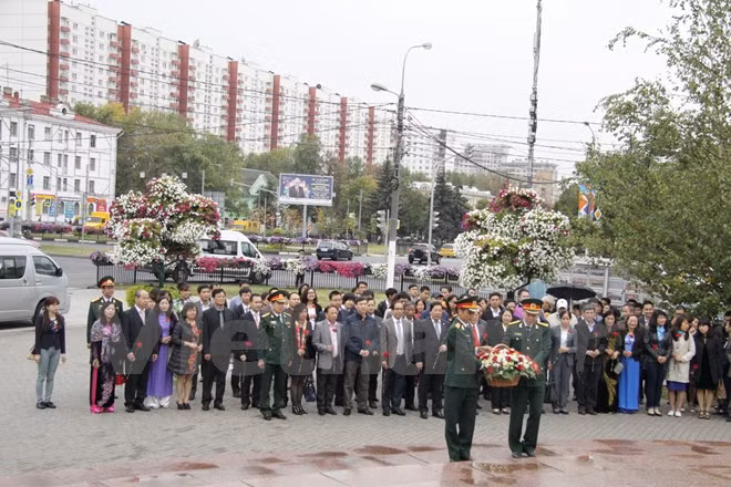 越南各驻外大使馆举行纪念活动庆祝国庆70周年 ảnh 1