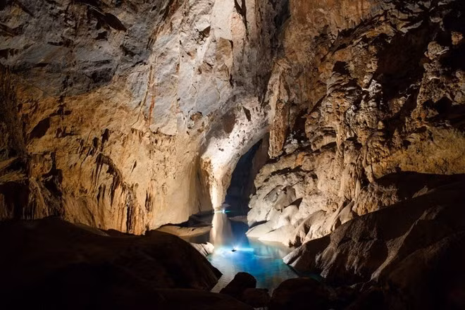 越南广平省山洞窟旅游线路暂时停运 ảnh 1