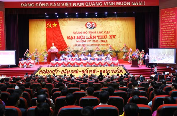 吴文谕同志出席越共老街省代表大会 ảnh 1