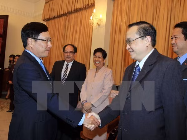 越南政府副总理范平明会见菲律宾外交与政治次长艾凡 ảnh 1 越南政府副总理范平明会见菲律宾外交与政治次长艾凡 ảnh 1