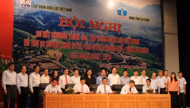 越南电力集团资助莱州省加快减贫和可持续减贫 ảnh 1 越南电力集团资助莱州省加快减贫和可持续减贫 ảnh 1