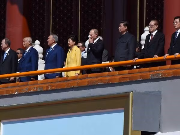 越南国家主席张晋创出席在中国北京举行的世界反法西斯战争胜利70周年纪念大会 ảnh 1 越南国家主席张晋创出席在中国北京举行的世界反法西斯战争胜利70周年纪念大会 ảnh 1