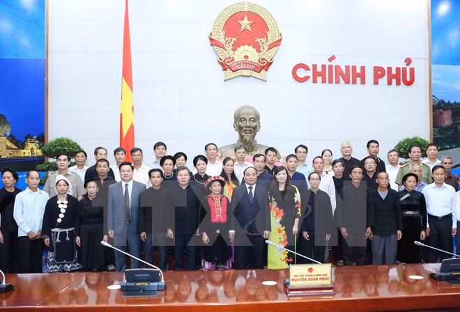 阮春福副总理会见北件省少数民族同胞村寨长老、村长代表团 ảnh 1 阮春福副总理会见北件省少数民族同胞村寨长老、村长代表团 ảnh 1