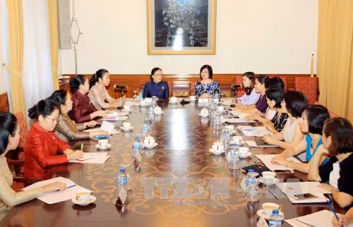 加强越老两国外交部的女外交官合作关系 ảnh 2