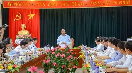 阮春福副总理检查奠边省国会代表及各级人民议会代表换届选举筹备工作 ảnh 1