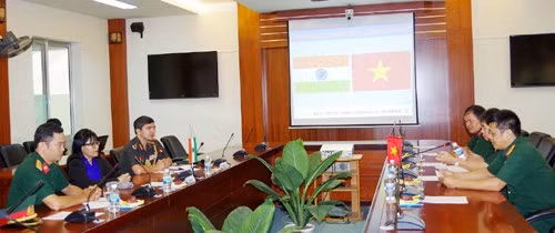 印度驻越大使访问越南通信联络大学 ảnh 1