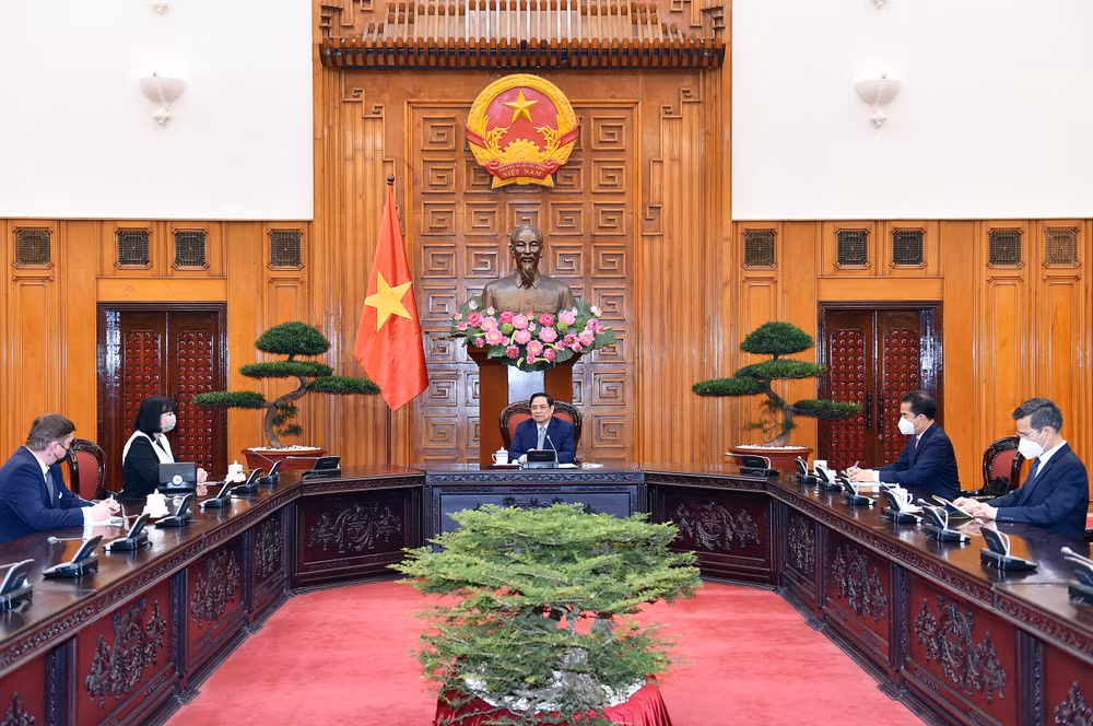 政府总理范明政会见罗马尼亚驻越南大使罗米拉 ảnh 1 政府总理范明政会见罗马尼亚驻越南大使罗米拉 ảnh 1