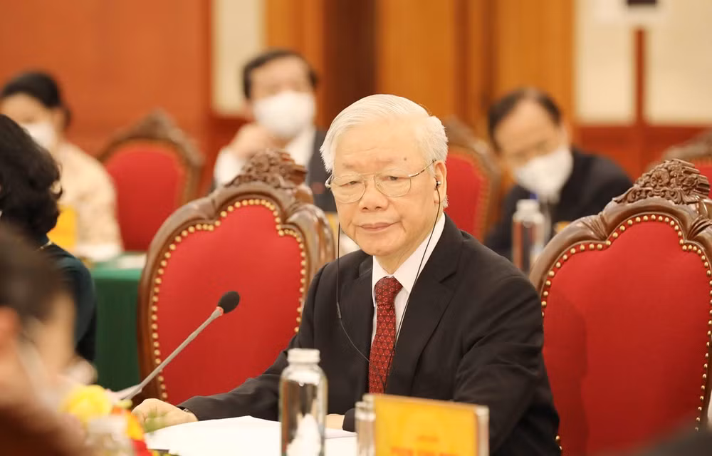 法越友好协会秘书长:阮富仲总书记的文章证明越南发展道路的正确选择 ảnh 2 法越友好协会秘书长:阮富仲总书记的文章证明越南发展道路的正确选择 ảnh 2