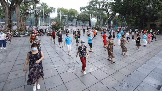 自7月8日18时起河内市暂停所有户外体育锻炼活动 ảnh 1