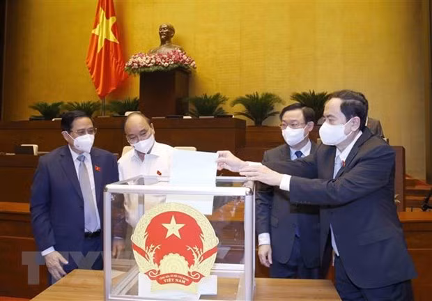 越南第十五届国会第一次会议：批准、任命最高人民法院审判员 ảnh 1