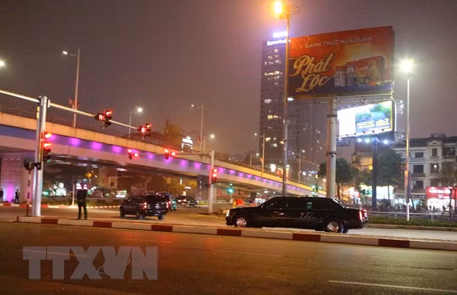 美国总统特朗普坐“野兽”到达河内万豪酒店（组图） ảnh 3