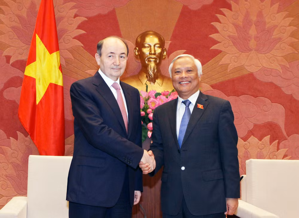 国会副主席汪周刘会见阿塞拜疆司法部部长菲科拉特·马门多夫 ảnh 1 国会副主席汪周刘会见阿塞拜疆司法部部长菲科拉特·马门多夫 ảnh 1