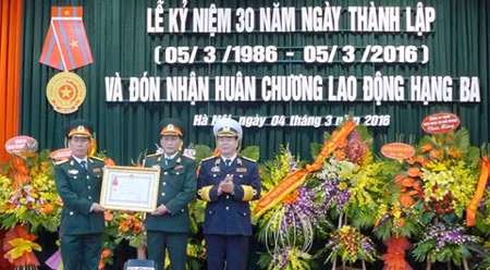 越南国防部军队展览与贸易促进中心三级劳动勋章授勋仪式 ảnh 1 越南国防部军队展览与贸易促进中心三级劳动勋章授勋仪式 ảnh 1