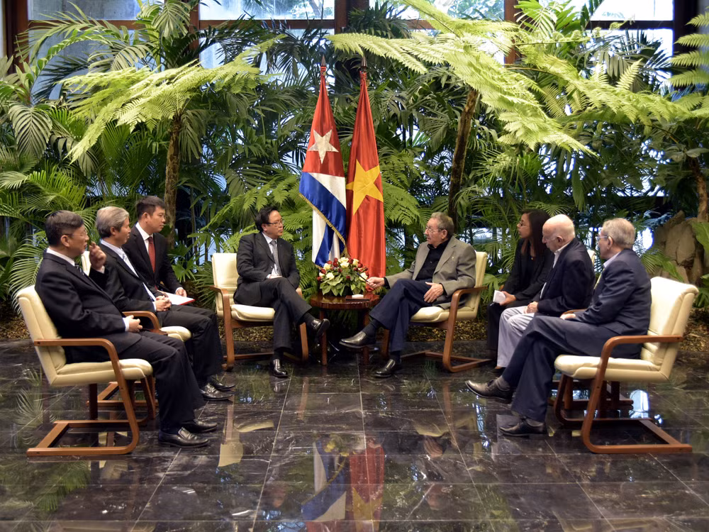 古共中央第一书记会见越共中央总书记阮富仲特使 ảnh 1