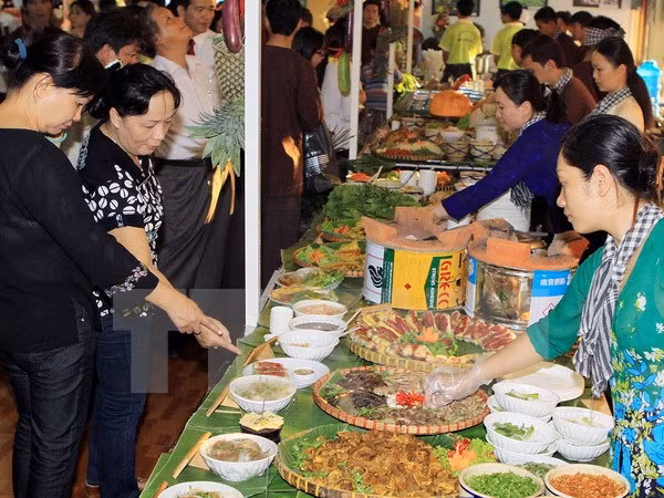 南部民间美食文化节展示当地居民饮食文化特色 ảnh 1