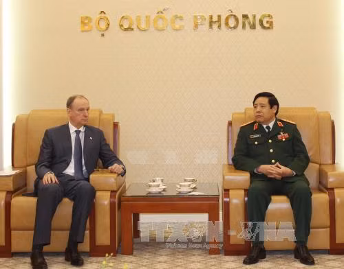 越南国防部长冯光青会见俄罗斯客人 ảnh 1