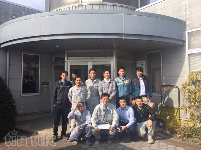 越南驻日大使馆代表赴雇佣越南劳工的日本工厂进行实地考察 ảnh 3