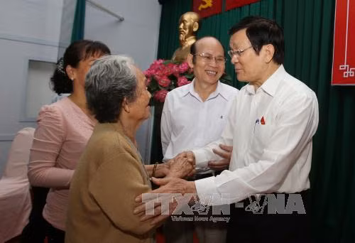 越南国家主席张晋创与胡志明市选民接触 ảnh 1 越南国家主席张晋创与胡志明市选民接触 ảnh 1