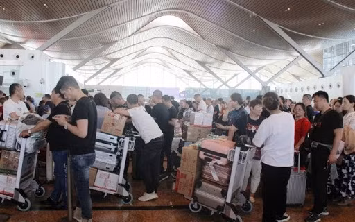 新冠肺炎疫情:仍有5300多名中国人滞留在庆和省 ảnh 1 新冠肺炎疫情:仍有5300多名中国人滞留在庆和省 ảnh 1