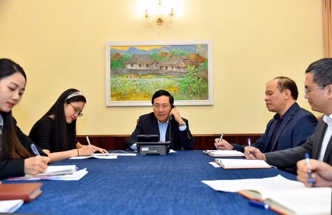 新冠肺炎疫情:越南政府副总理兼外长范平明与韩国外长康京和进行电话会谈 ảnh 1 新冠肺炎疫情:越南政府副总理兼外长范平明与韩国外长康京和进行电话会谈 ảnh 1