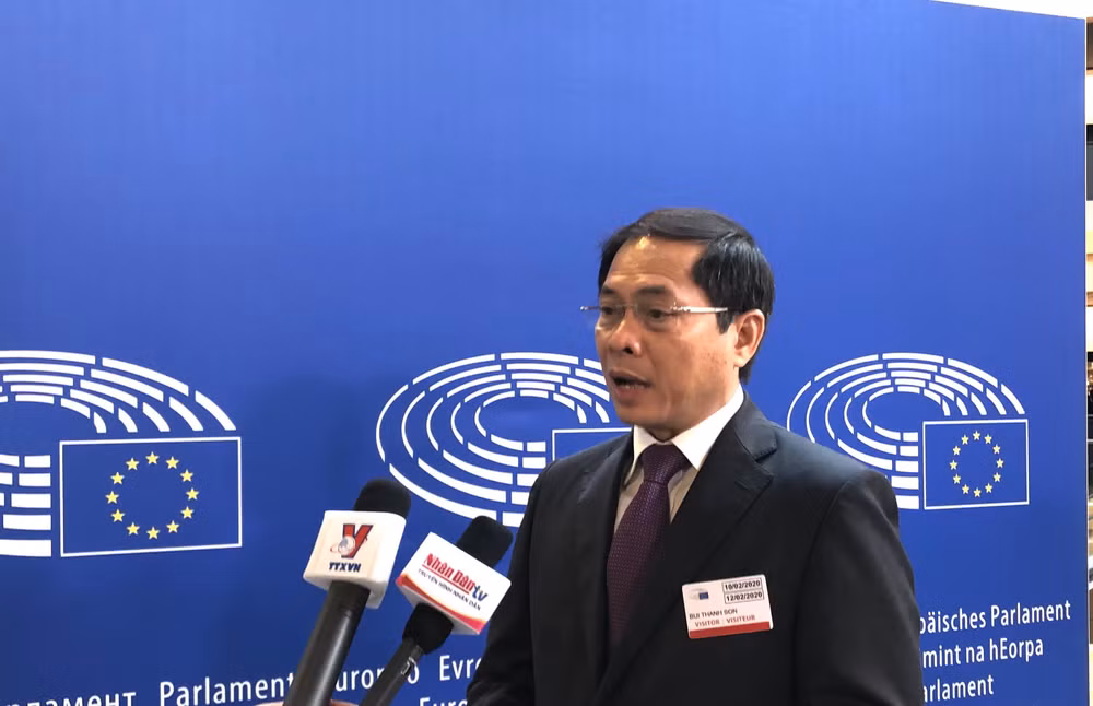 越南副外长裴青山:EVFTA和EVIPA对越南和欧盟具有重大的战略意义和经济意义 ảnh 1 越南副外长裴青山:EVFTA和EVIPA对越南和欧盟具有重大的战略意义和经济意义 ảnh 1