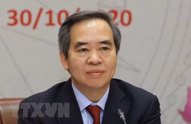 越共中央政治局决定对一名委员进行纪律处分 ảnh 1