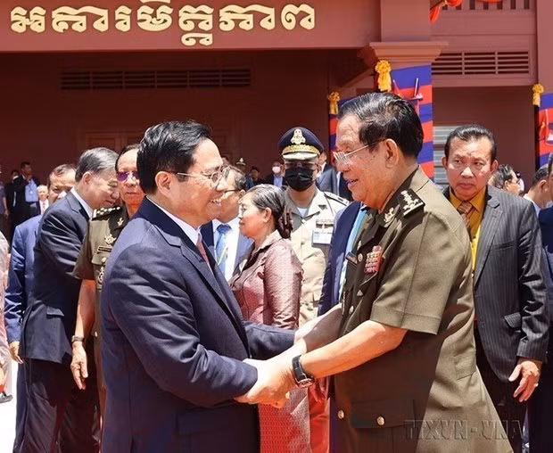 越柬建交55周年：柬埔寨副首相索昆希望柬越的关系越来越牢固 ảnh 1