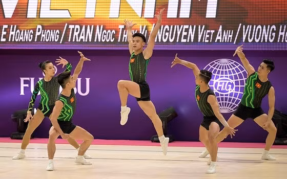 越南健美操队在2022年世界健美操锦标赛夺得金牌 ảnh 1