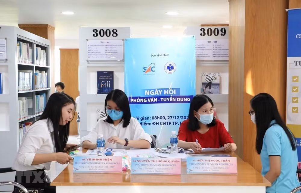 劳动力市场随着灵活适应的经济逐步复苏 ảnh 1 劳动力市场随着灵活适应的经济逐步复苏 ảnh 1