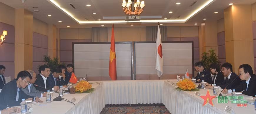 越南国防部长潘文江会见老挝、日本和柬埔寨国防部部长 ảnh 2