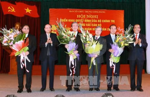 越共中央政治局委员范明正担任中央组织部部长职务 ảnh 2 越共中央政治局委员范明正担任中央组织部部长职务 ảnh 2