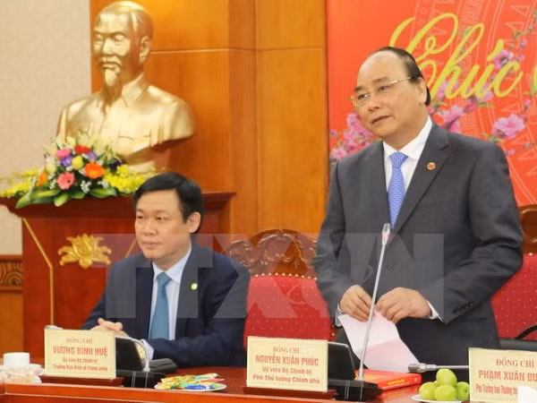 越南政府副总理阮春福探访越共中央经济部 ảnh 1 越南政府副总理阮春福探访越共中央经济部 ảnh 1