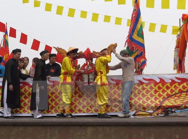 太平省举行2016年陈祠庙会开庙仪式暨兴河县达到新农村标准受证仪式 ảnh 1