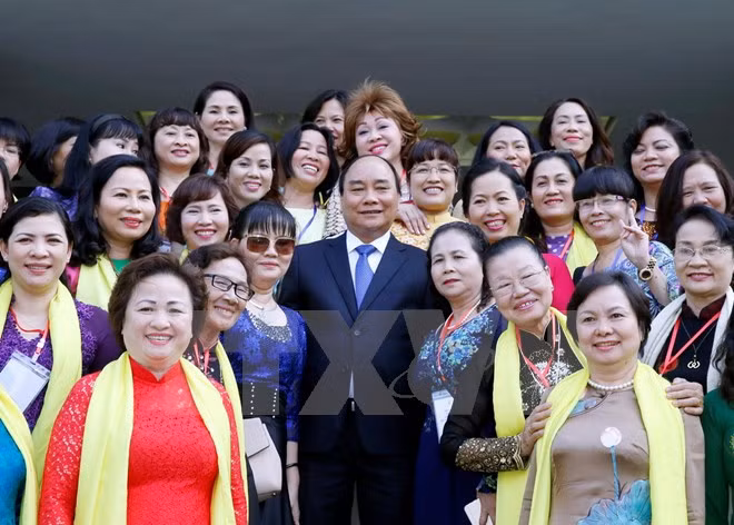 越南政府总理阮春福与女企业家协会代表会面 ảnh 1