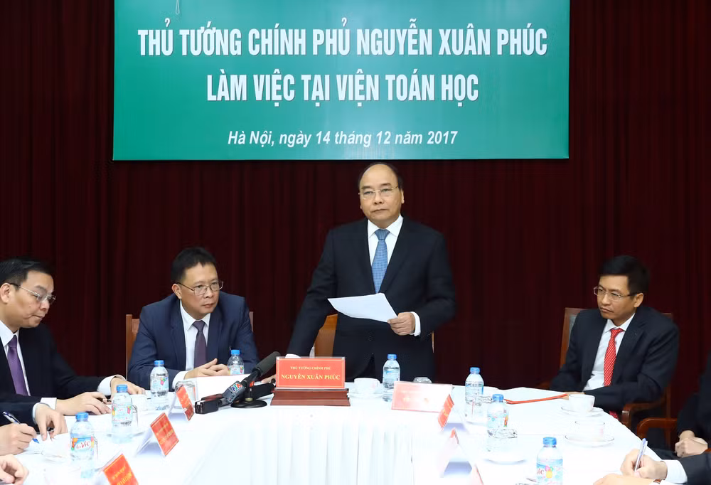 阮春福总理与越南数学研究院领导举行工作会议 ảnh 1