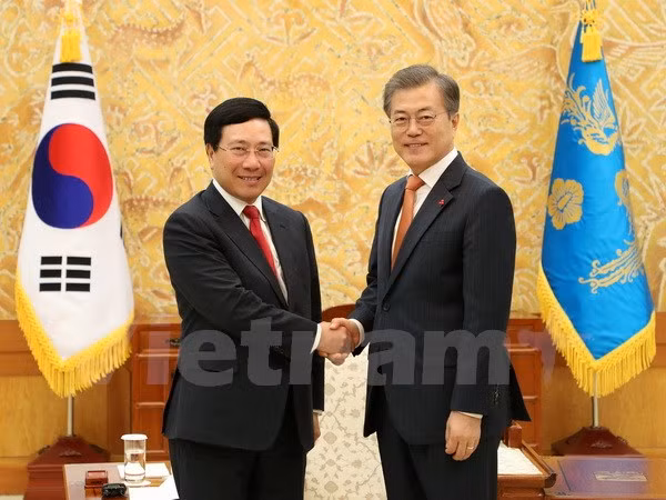 政府副总理兼外长范平明会见韩国总统和总理 同韩国外长举行会谈 ảnh 1 政府副总理兼外长范平明会见韩国总统和总理 同韩国外长举行会谈 ảnh 1