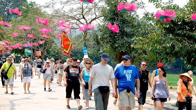 2017年越南接待外国游客量达1290万人次 ảnh 1