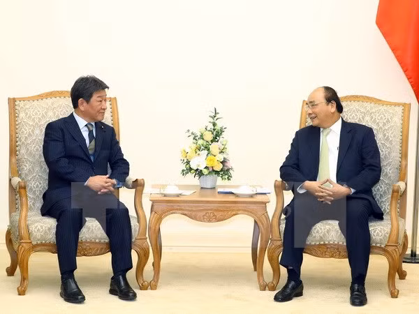 政府总理阮春福会见日本经济产业大臣茂木敏充 ảnh 1 政府总理阮春福会见日本经济产业大臣茂木敏充 ảnh 1