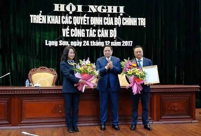 越共中央政治局关于干部任免决定 ảnh 1