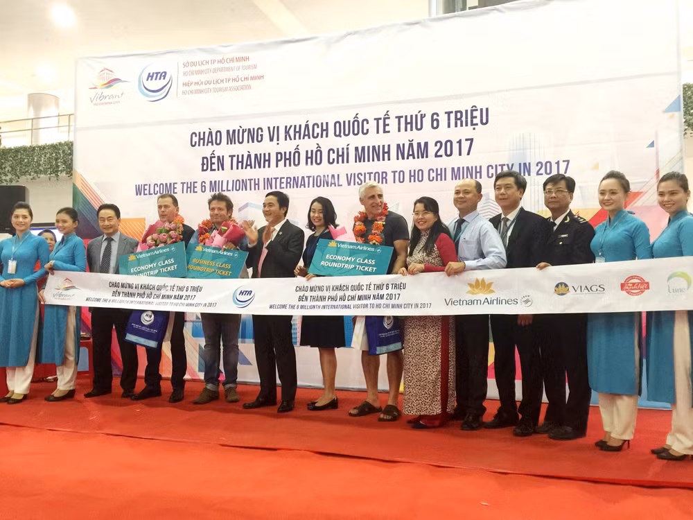 胡志明市举行仪式 欢迎第600万名国际游客 ảnh 1 胡志明市举行仪式 欢迎第600万名国际游客 ảnh 1