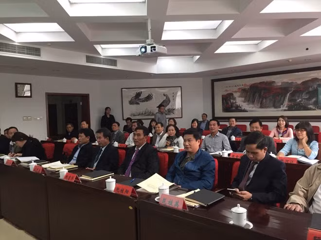 越中两党党政干部培训合作进一步深化两党友谊 ảnh 2