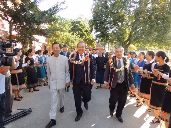 越南领导圣诞节前慰问各地教职人员和信教群众 ảnh 1