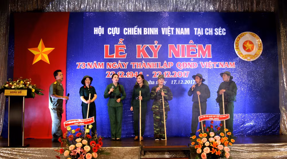旅居捷克越南老兵庆祝越南人民军成立73周年 ảnh 1 旅居捷克越南老兵庆祝越南人民军成立73周年 ảnh 1